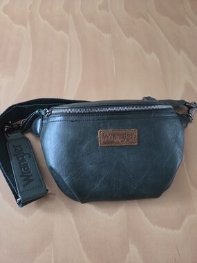 Wrangler Dark Green Leather-Look Belt Bag